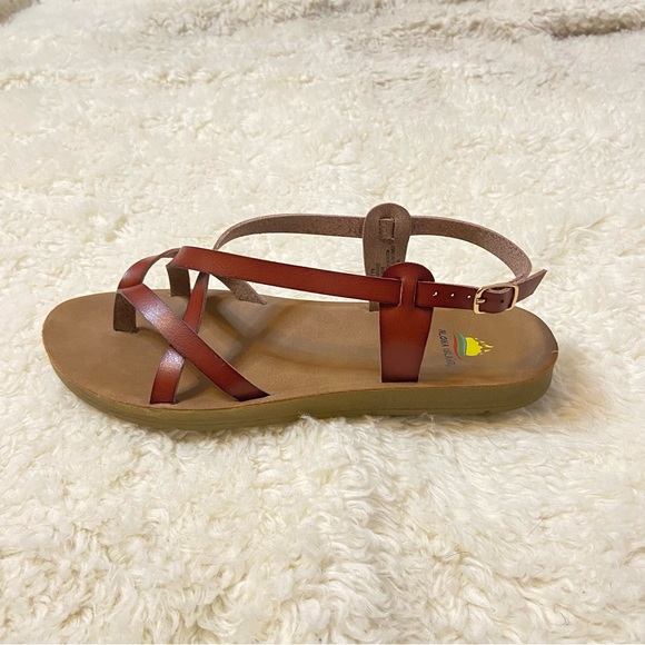 Aloha Island Cognac Strappy Flat Sandals Size 11 - Picture 2 of 5